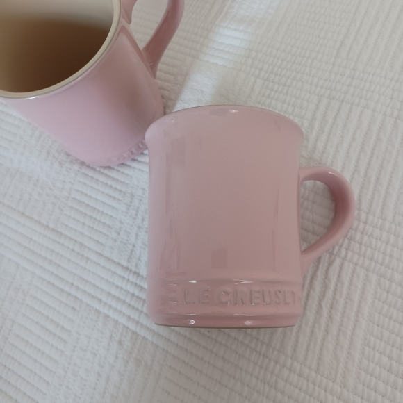 Le Creuset Kettle & Mug Set Chiffon Pink Peruh Tea Kettle  with stoneware mugs - Picture 12 of 17